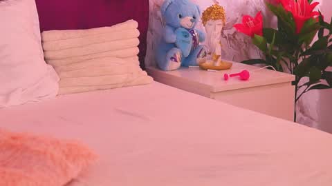 EllinaNuria online show from 04/11/26, 07:45