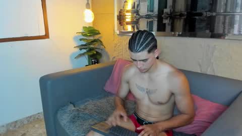 Snapshot of elliot_colton chatting on 11/20/25, 09:36 Elloit Colton online show from 11/20/25, 09:36