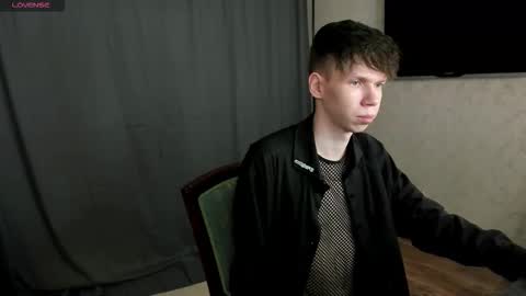 elliot_mars_ online show from 10/24/25, 11:17