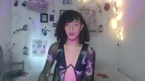 Snapshot of ellis_flowers chatting on 09/20/25, 08:43  . online show from 09/20/25, 08:43