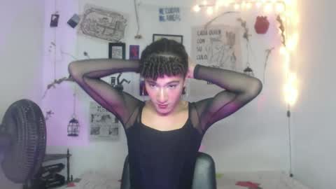 Snapshot of ellis_flowers chatting on 09/21/25, 04:08  . online show from 09/21/25, 04:08