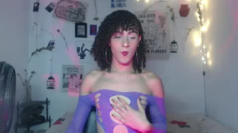 Snapshot of ellis_flowers chatting on 09/25/25, 08:01  . online show from 09/25/25, 08:01