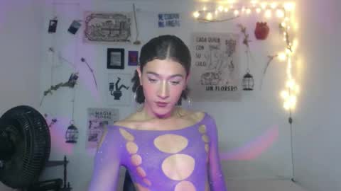 Snapshot of ellis_flowers chatting on 10/05/25, 03:32  . online show from 10/05/25, 03:32