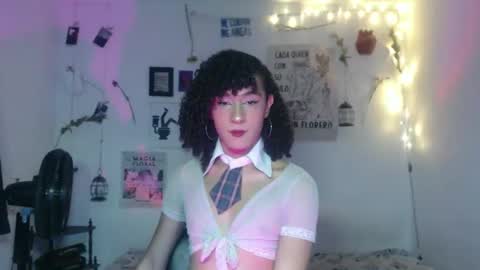 Snapshot of ellis_flowers chatting on 10/22/25, 10:09  . online show from 10/22/25, 10:09