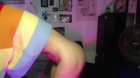 Snapshot of ellis_flowers chatting on 10/27/25, 10:14  . online show from 10/27/25, 10:14