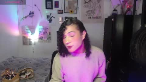 Snapshot of ellis_flowers chatting on 10/30/25, 10:10  . online show from 10/30/25, 10:10