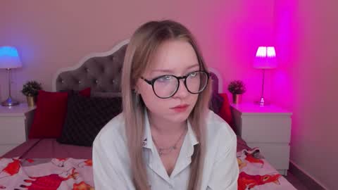 Snapshot of elliup chatting on 09/24/25, 10:07 elliup online show from 09/24/25, 10:07