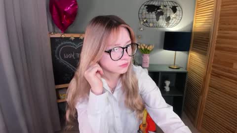 Snapshot of elliup chatting on 10/05/25, 01:37 elliup online show from 10/05/25, 01:37