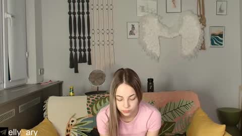 elly_ary online show from 12/13/25, 09:31