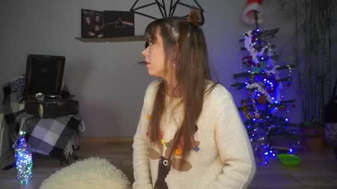 Snapshot of elly_fry chatting on 12/31/24, 10:01 Art Place online show from 12/31/24, 10:01