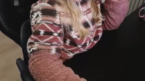 Elly online show from 10/25/25, 07:41