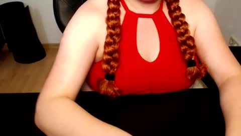 Snapshot of elly_petite chatting on 07/07/26, 07:29 Elly online show from 07/07/26, 07:29