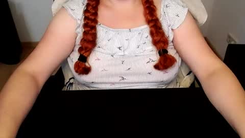 Snapshot of elly_petite chatting on 08/02/26, 06:34 Elly online show from 08/02/26, 06:34