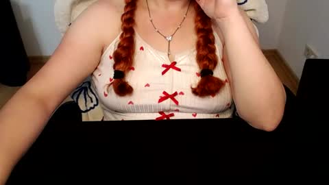 Snapshot of elly_petite chatting on 08/03/26, 06:45 Elly online show from 08/03/26, 06:45
