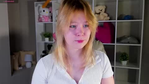 ellya_castro online show from 09/15/25, 12:10