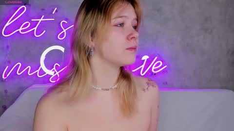 ellya_castro online show from 09/25/25, 12:03