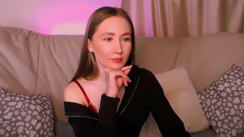 Snapshot of ellycolins_ chatting on 02/10/26, 03:21 Elly online show from 02/10/26, 03:21