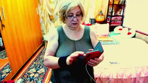 Snapshot of ellyhot53 chatting on 07/20/26, 01:24 ellyhot53 online show from 07/20/26, 01:24