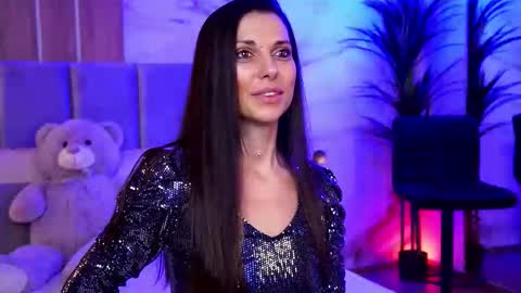 Elly online show from 10/25/25, 08:14