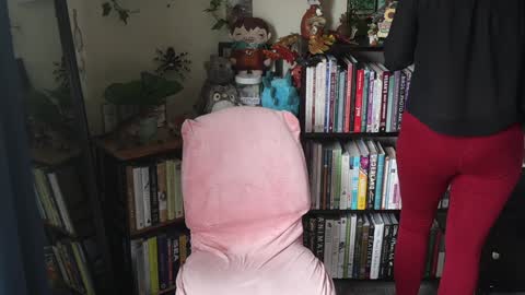 Elly Naomi online show from 10/19/25, 04:18