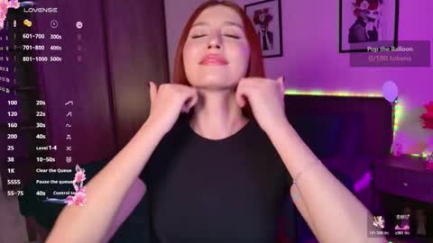 Snapshot of ellypeach chatting on 11/27/25, 12:18 EllyPeach online show from 11/27/25, 12:18