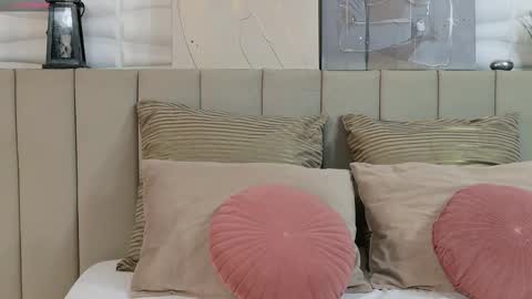 EllyRoss online show from 11/23/25, 05:07