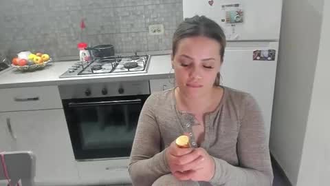 Snapshot of ellyslimdoll chatting on 03/25/26, 08:37 ellslimdoll online show from 03/25/26, 08:37