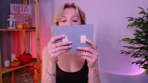 Elly online show from 11/03/25, 03:52