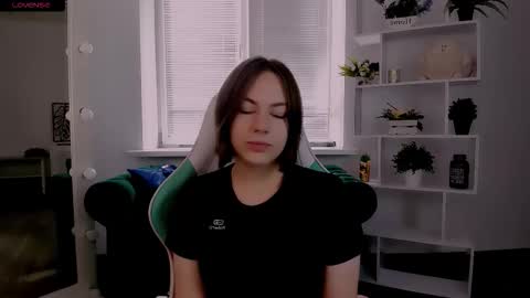 elma_lily online show from 10/22/25, 06:57