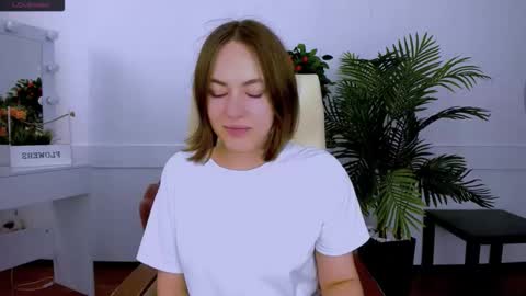 elma_lily online show from 11/14/25, 07:18