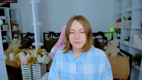 elma_lily online show from 12/19/25, 07:04