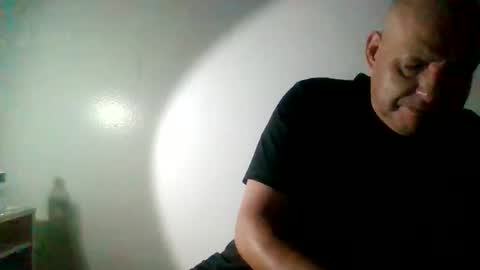 elmario24 online show from 10/28/25, 10:19