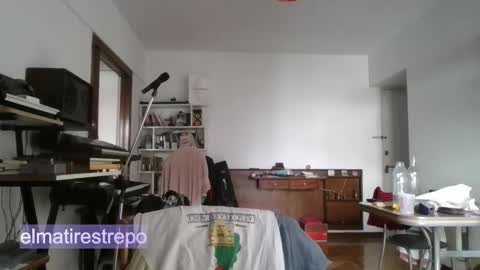 Snapshot of elmatirestrepo chatting on 11/23/25, 12:27 Mati Restrepo online show from 11/23/25, 12:27