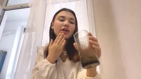Snapshot of eloisetatsuhara chatting on 10/21/25, 11:44 Alice online show from 10/21/25, 11:44