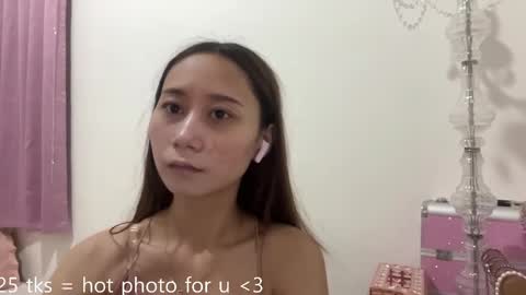 Snapshot of eloisprovino chatting on 06/08/26, 04:13 Eva online show from 06/08/26, 04:13