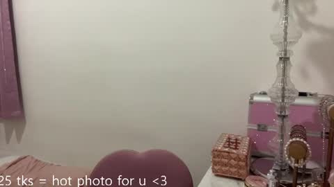 Snapshot of eloisprovino chatting on 06/09/26, 04:35 Eva online show from 06/09/26, 04:35
