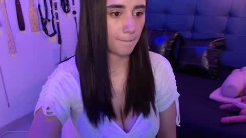 elowen_halley1 online show from 10/05/25, 07:23