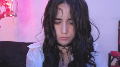 elowen_halley1 online show from 12/20/25, 06:48