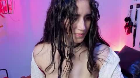 elowen_halley1 online show from 03/13/26, 09:54