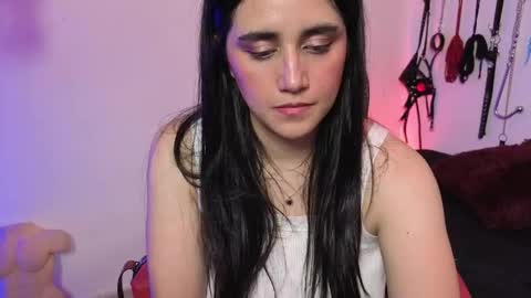 elowen_halley1 online show from 04/17/26, 12:02