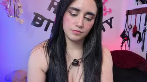 elowen_halley1 online show from 04/19/26, 07:05