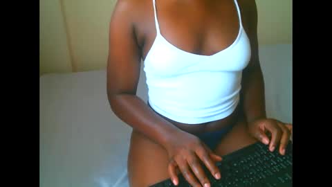 Snapshot of elphaba01 chatting on 12/03/25, 07:27 Elphaba online show from 12/03/25, 07:27