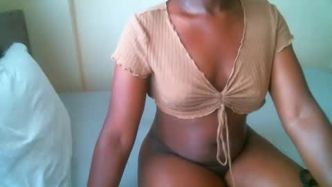 Snapshot of elphaba01 chatting on 12/18/25, 10:43 Elphaba online show from 12/18/25, 10:43