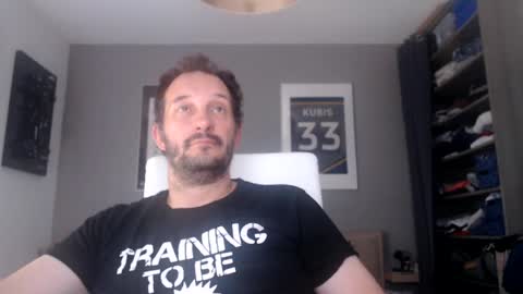 Snapshot of elpiloto05 chatting on 07/15/26, 11:26 Elpiloto online show from 07/15/26, 11:26