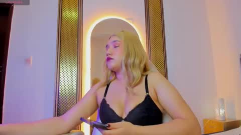 Snapshot of elsa69dreams chatting on 02/16/26, 12:12 Elsa online show from 02/16/26, 12:12