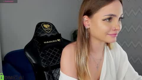 Snapshot of elsa_carterr chatting on 11/03/25, 11:22 elsa_carterr online show from 11/03/25, 11:22