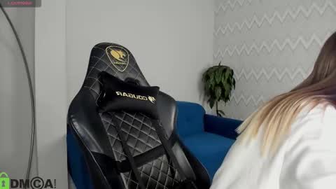 Snapshot of elsa_carterr chatting on 11/19/25, 02:06 elsa_carterr online show from 11/19/25, 02:06