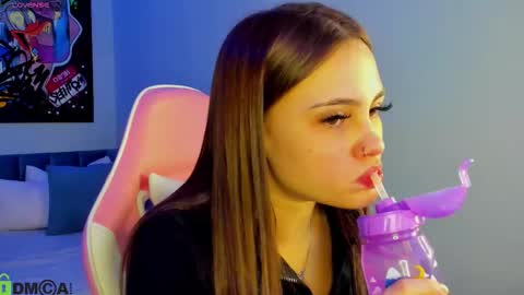 Snapshot of elsa_carterr chatting on 11/27/25, 11:34 elsa_carterr online show from 11/27/25, 11:34