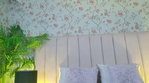 Isabela Martinez online show from 04/08/26, 03:28