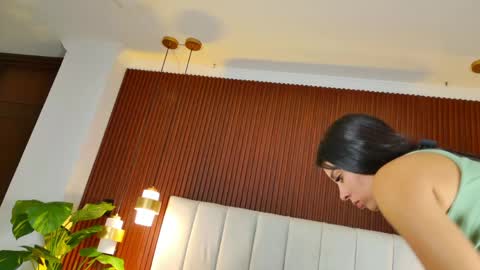 Snapshot of elsa_gb chatting on 05/21/26, 03:13 Isabela Martinez online show from 05/21/26, 03:13